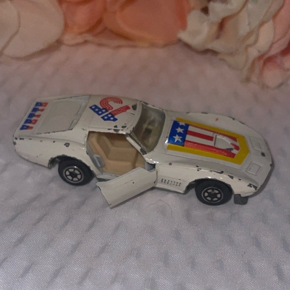 Vintage Yatming Chevrolet Corvette Stingray racer white